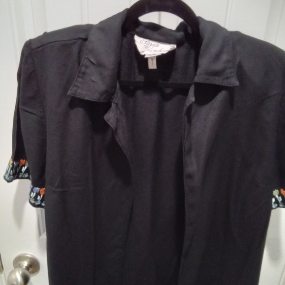 Sarah Elizabeth Sz 14W Black Bolero Style Cardigan  Embroidered Floral Sleeves - Picture 4 of 11